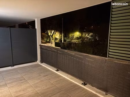 studio avec une belle terrasse