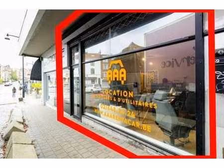 un rez-de-chaussée commercial n° 13