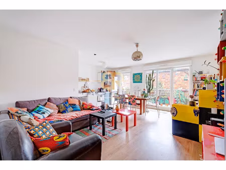 porte de paris / parking / traversant / metro / 3 pieces /