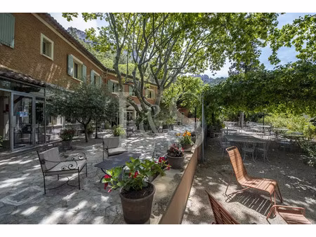 vente locaux professionnels 800 m² à gigondas (84190)  2 650 000 €