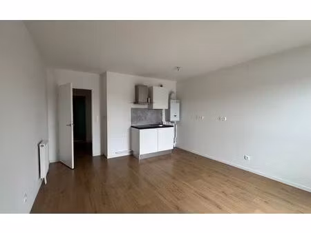 location appartement  28.51 m² t-2 à lille  434 €