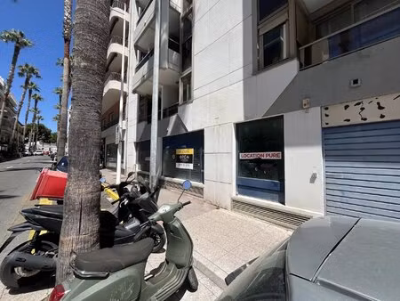 a louer  local commercial 150 m² environ  secteur juan les pins centre ville.