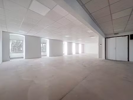 vente locaux professionnels 3 pièces 141.25 m² à versailles (78000)  840 000 €
