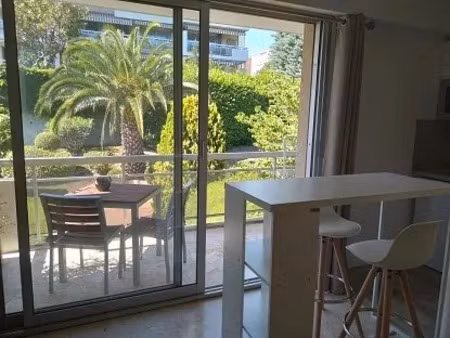 location meublée appartement 1 pièce 22 m² à nice (06000)  676 €