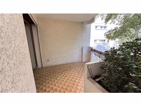 location appartement 2 pièces 41.2 m² à nimes (30000)  611 €