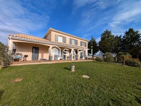 ensemble immobilier comprenant une maison d'habitation et une maison avec rendement locati