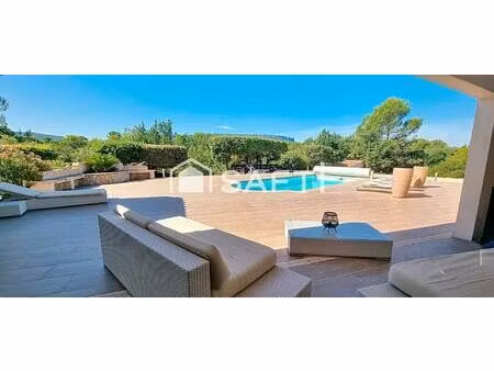 villa t6 de 205 m² avec vue exceptionelle  une piscine et un garage de 50 m².