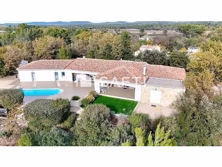 villa t6 de 205 m² avec vue exceptionelle  une piscine et un garage de 50 m².