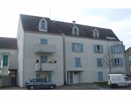 location appartement  27.5 m² t-1 à crécy-la-chapelle  560 €