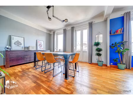 spacieux duplex avec garage & balcon quartier saint françois