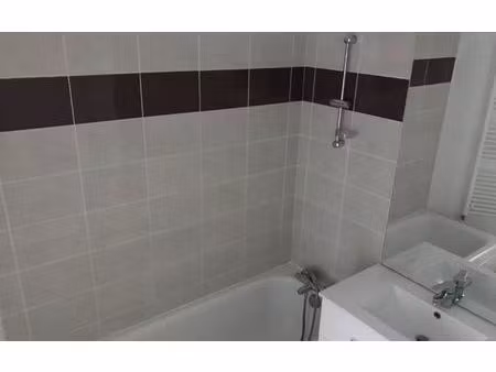 location appartement  m² t-3 à gex  1 470 €