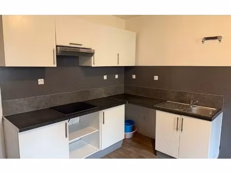 location appartement  m² t-2 à limoges  600 €