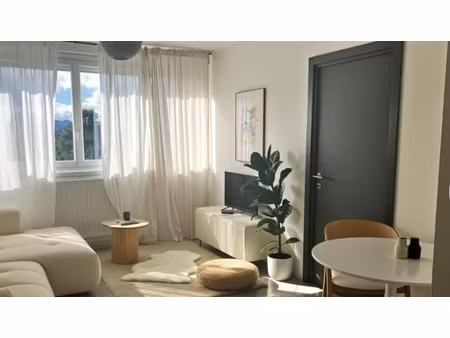 point du jour à 420 m de la place benedict tessier  t4 très bien agencé  clair et calme