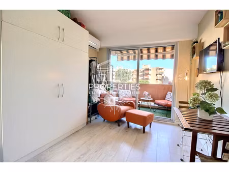 bormes - la faviere - studio renove - exterieur - piscine - plage