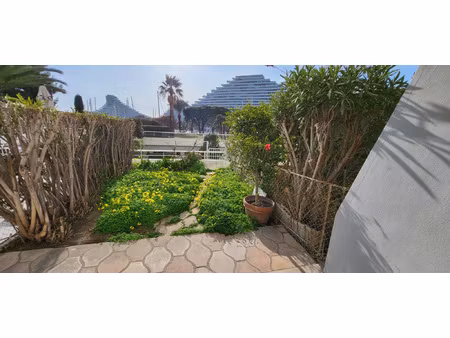 studio rez de jardin en location vide à marina baie des ange