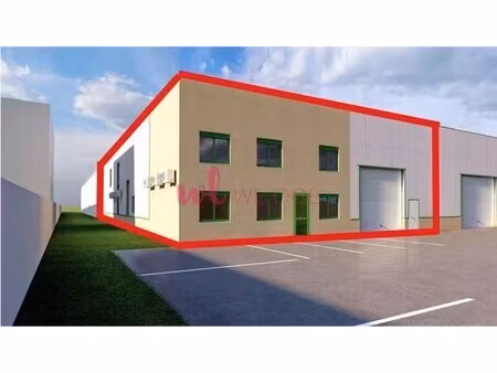 local d'activité refait à neuf 620m2 d'emprise au sol