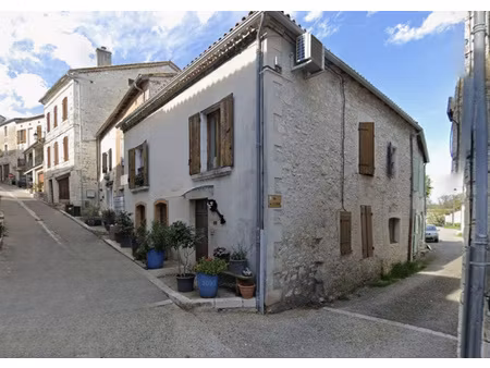 maison en pierre comprenant 2 logements loués