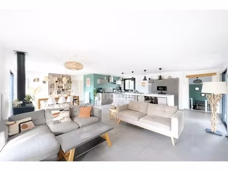 maison familiale rénovée 150 m² – dpe a – piscine – terrain 1 149 m² – saucats