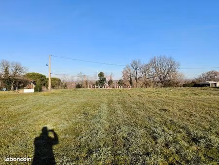 terrain 693 m² lagrave