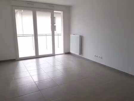 t3 avec balcon et parking à bonne