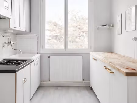 t3 dernier étage traversant double exposition