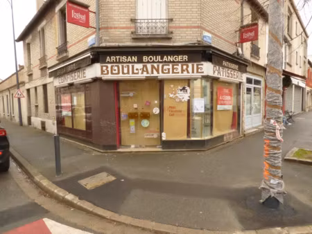 boulangerie d'angle avec appartement