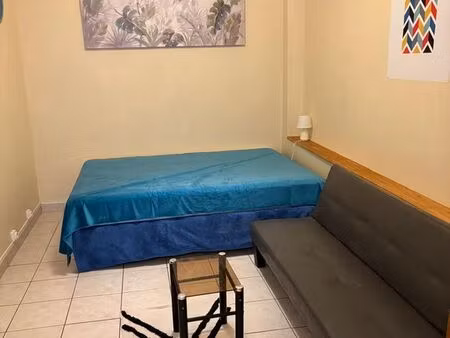 t1 meublé début blrd angleterre bzrs