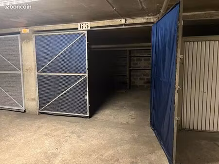 loue parking fermé rue des martyrs