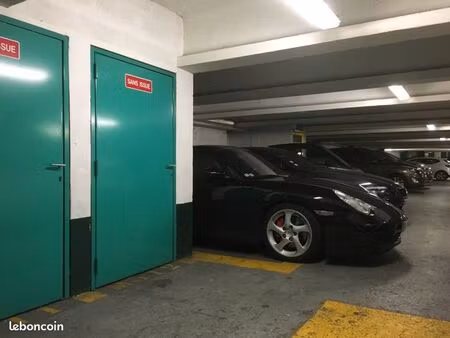 m°alésia. box garage moto ou vélos ou cave de rengements d'objets fragiles tels livres  ar