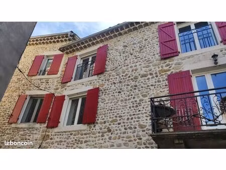 appartement dans maison de village