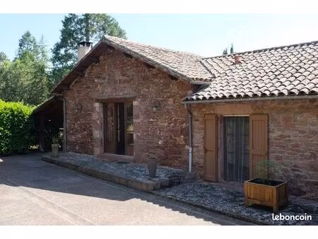 à louer à l’année – gîte de caractère en pierres rouges (96 m²)