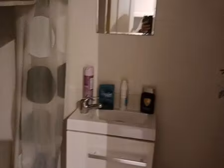 location studio dans maison de village