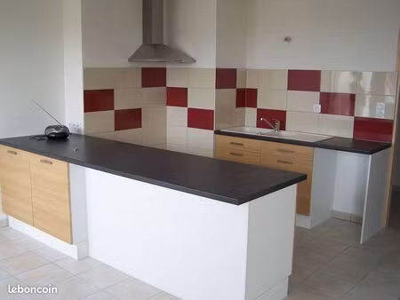 appartement t2 à l’étage d’une maison individuelle  avec garage et jardin sur beaupréau