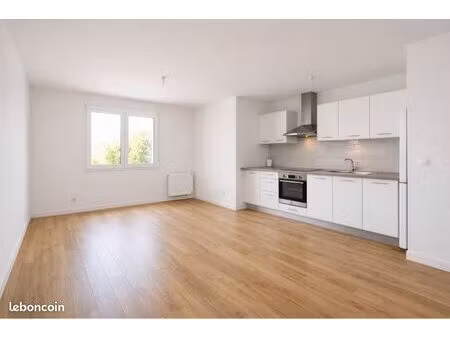 t2 lumineux neuf avec climatisation et parking