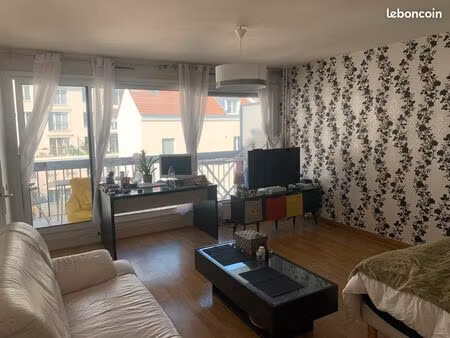 studio meublé 32m² + balcon + parking possible puteaux centre