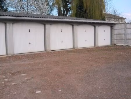 garage/ box/ parking