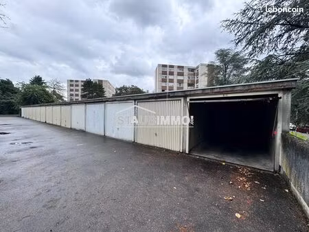 parking/box 13 m² saint-louis