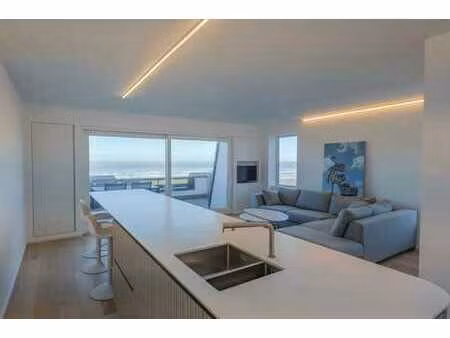 penthouse avec une magnifique vue sur la mer et deux chambr