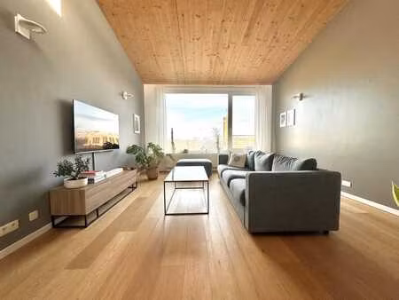 près du métro tomberg   appartement meublé de +/- 116m²