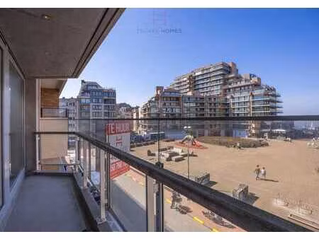 appartement meublé avec vue frontale sur la place van bun...