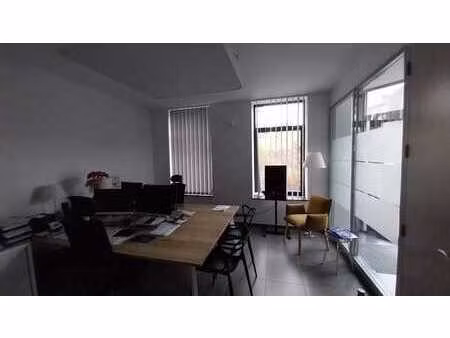 a louer bureau non meublé de 27 m²