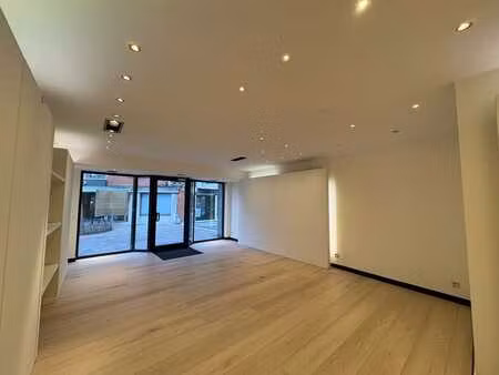 handelspand op zeer gunstige ligging nabij de markt van t...