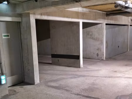 location parking 15 m² à gex (01170)  100 €