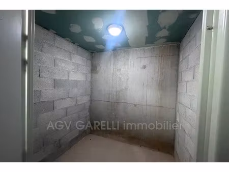 location parking 2 m² à hyeres (83400)  75 €