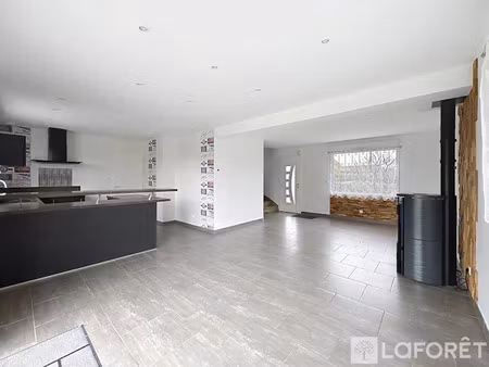 location maison 4 pièces 85 m² à estaires (59940)  970 €