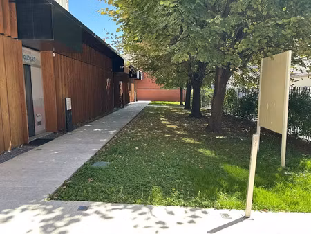 location locaux professionnels 350 m² à montreuil (93100)  7 292 €