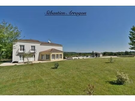 villa contemporaine avec piscine sur 3 hectares – aux portes de villeneuve-sur-lot - lot..