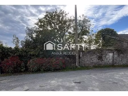 terrain à bâtir au centre historique de la roche derrien