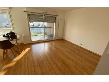 location appartement  m² t-3 à séné  870 €