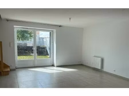 location maison  m² t-2 à nieul-sur-mer  956 €